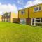 4 Berth Chalet To Hire In Just Walking Distance To Hemsby Beach Ref 18152B