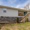 Pet-Friendly Digs with Fire Pit and Large Yard! - فايتيفيل