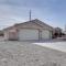 Lake Havasu Home with Fire Pit and Grill, 3 Mi to Lake - مدينة ليك هافاسو