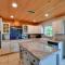 Sunny Lakefront Family Paradise with Deck and 2 Kayaks - غرانبوري
