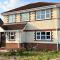 Ashford Holiday Home Sleeps 5 WIFI Parking - Kent