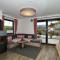 Chalet Alpenzauber mit beheiztem Pool, Inzell