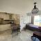 Cozy Coral Bay Studio by the sea