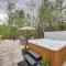 Scenic Murphy Cabin with Hot Tub, Fire Pit and Views - 墨菲