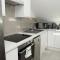 Walnut Flats-F3, 1-Bedroom with Stunning Garden View, AC, Parking, Netflix, WIFI - Close to Oxford, Bicester & Blenheim Palace