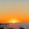 Pet Friendly Cottage Nestled in the Pines with Cozy Fire Pit only Minutes to BEACHES - Дофин-Айленд