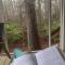 Pet Friendly Cottage Nestled in the Pines with Cozy Fire Pit only Minutes to BEACHES - Дофин-Айленд