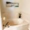 Pet Friendly Tranquil Cottage with Fire-Pit and Seasonal Hot Tub Sept-March Minutes to BEACHES