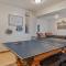 Boondockers by KABINO Hot Tub Pool Table SportsTV Fiber Optic WiFi