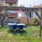 Doras House comfortable apartment with a yard and view