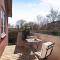Sanders Charm - Endearing Two-Bedroom Apartment with Shared Garden