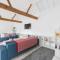 Simple Coastal Luxury near Southwold sleeps 10 - Southwold