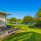 Waikanae Waves - Waikanae Beach Holiday Home