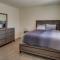 Inviting Henderson Townhome with Community Pool!