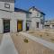 Inviting Henderson Townhome with Community Pool!
