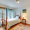Meriden Village of Plainfield Home with Backyard - 温莎