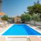 Family friendly apartments with a swimming pool Medulin - 20909 - Медулин