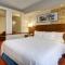 Fairfield Inn and Suites by Marriott Potomac Mills Woodbridge - Woodbridge