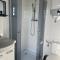 TINY-HOUSE mit Alpen- Stadt- und Poolblick , WLAN