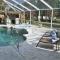 Peachland getaway with pool and tiki bar - Port Charlotte