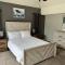 Peachland getaway with pool and tiki bar - Port Charlotte