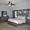 Peachland getaway with pool and tiki bar - Port Charlotte