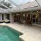 Peachland getaway with pool and tiki bar - Port Charlotte