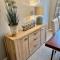 Canada House - Sleeps 6 -3 King or 6 Single Ideal for contractors