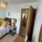 Stylish Brixham home, sleeps 7, parking & garden