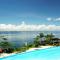 La Mirada Residence , Large 1 bedroom Condo, Beaches , 3 pools, Ocean views, fast WiFi, Netflix, Breakfast included