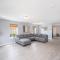 Gorgeous Waterfront 3 Bedroom, 1.5 Bathroom Unit.