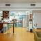 Frishman beach 2Br full of art and light - 特拉维夫