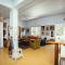 Frishman beach 2Br full of art and light - 特拉维夫