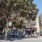 Frishman beach 2Br full of art and light - 特拉维夫