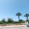 Beach Suite Israel- Private Jacuzzi Garden Suite & Gym, 3 Min Walk To Beach ביץ סוייט ישראל- ג'קוזי פרטי בגינה 3 דקות הליכה לים וחדר כושר - 亚实基伦