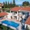 A stunning villa with a swimming pool in Lindar near Pazin - Lindar