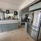 Luxurious 2-Bed Seaside Apartment in Saronida