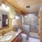 Luxury Mineral Bluff Cabin with Deck and Hot Tub!