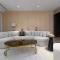 Maison Privee - Glamourous Apt with Sea Views at FIVE Palm - Dubaj