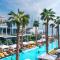 Maison Privee - Glamourous Apt with Sea Views at FIVE Palm - Dubaj