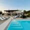 Villa Shanti ad Alghero con piscina, Jacuzzi, Yoga deck, per 18 persone - Surigheddu