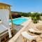 Villa Shanti ad Alghero con piscina, Jacuzzi, Yoga deck, per 18 persone - Surigheddu