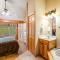 Saddle Ridge, 2 Bedrooms, Sleeps 8, Hot Tub, Pool Table, Arcade, Views