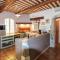 Gorgeous Home In Apt - أبت