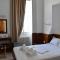 Leonidas Hotel