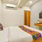 FabHotel Happinex - Surat