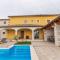 Rustical countryside villa with swimming pool in Sveti Lovreč