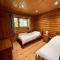 Solid Log Cabin With Private Hot Tub - Oak - Aymestrey