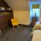 Green Corner Villa - Walls Hill - Cosy Luxury Apartment in Central Torquay with Free Parking & EV