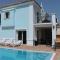 Detached Villa 4 bed Duquesa with Private infinity pool close to port and beach